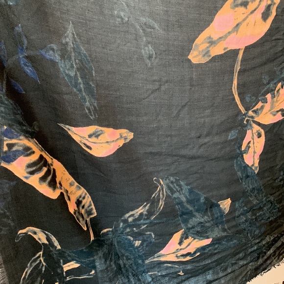 Wilfred Olive Green Wool & silk blend scarce - Picture 6 of 6